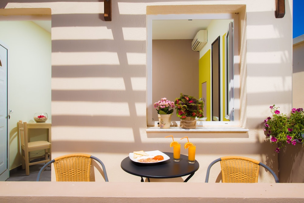 Kastro Beach Apartments 7/50