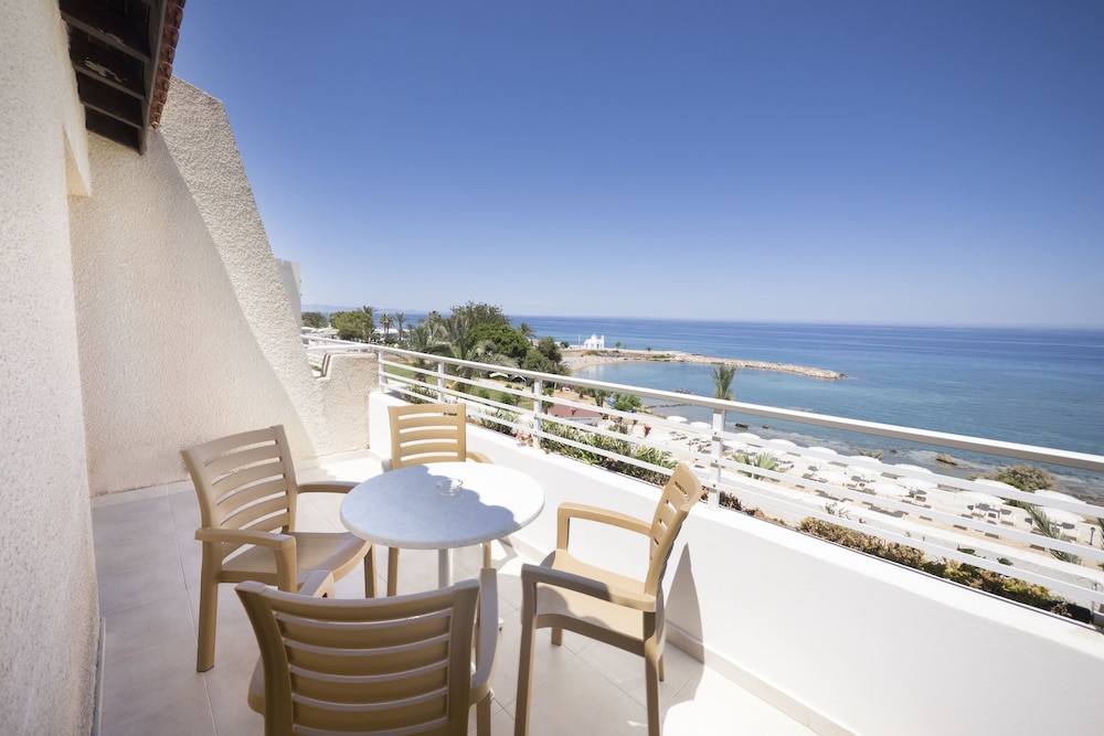 Myroandrou Beach Apartments photo3