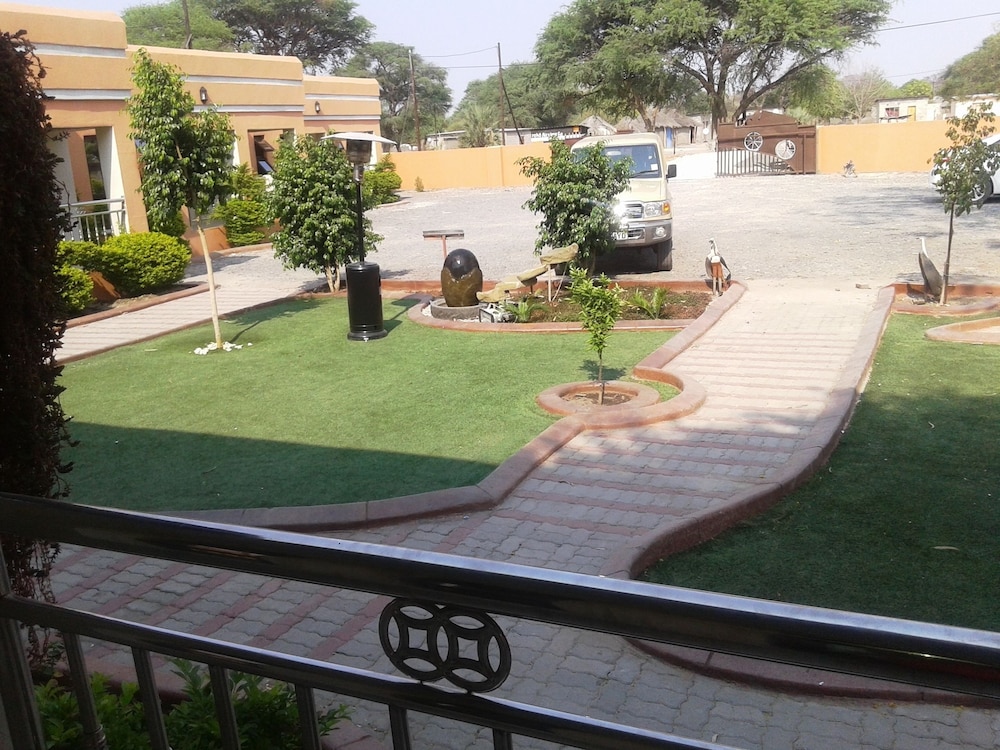 Gumare Executive Lodge 30/47