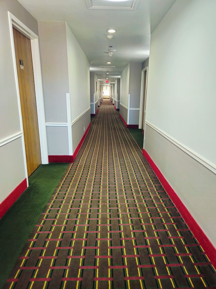 Guest House Inn Medical District near Texas Tech Univ 32/44