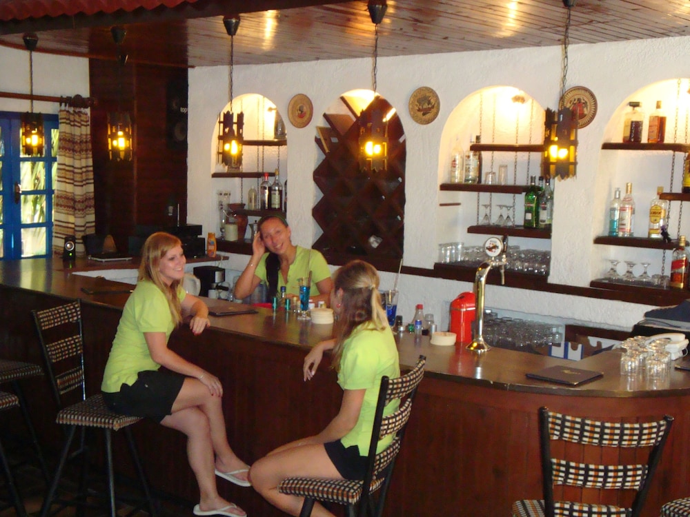 Oasis Hotel Bungalows 44/64