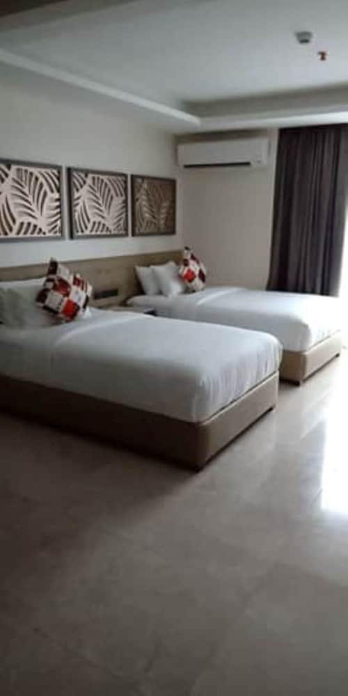 Boracay Ocean Club Beach Resort 45/77
