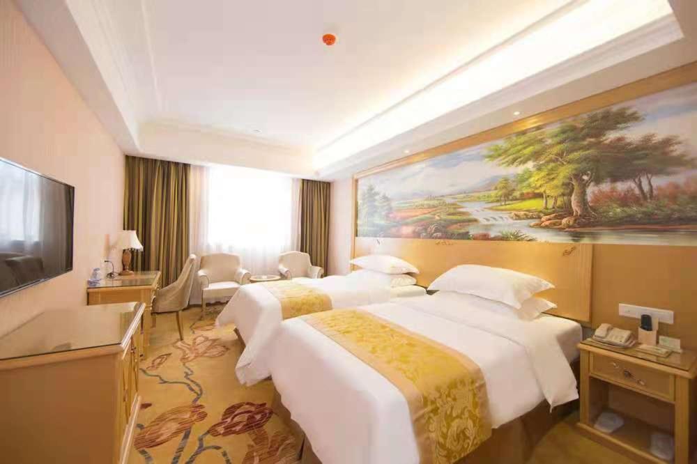 Vienna Hotel (Guangzhou Panyu Changlong & Jinjiang Avenue) 12/55