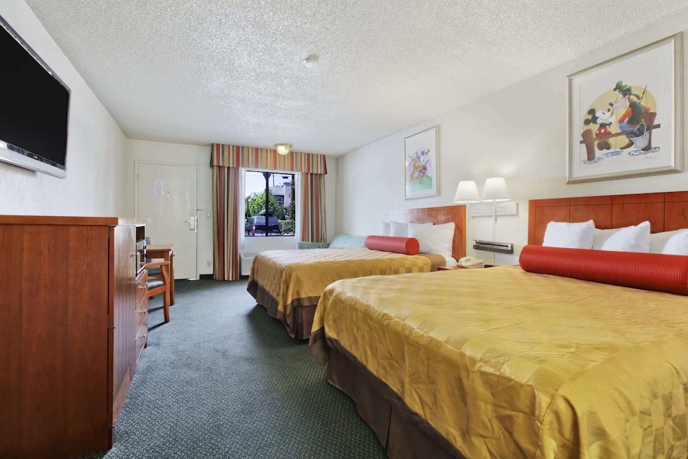 Travelodge Inn & Suites by Wyndham Anaheim on Disneyland Dr 15/31