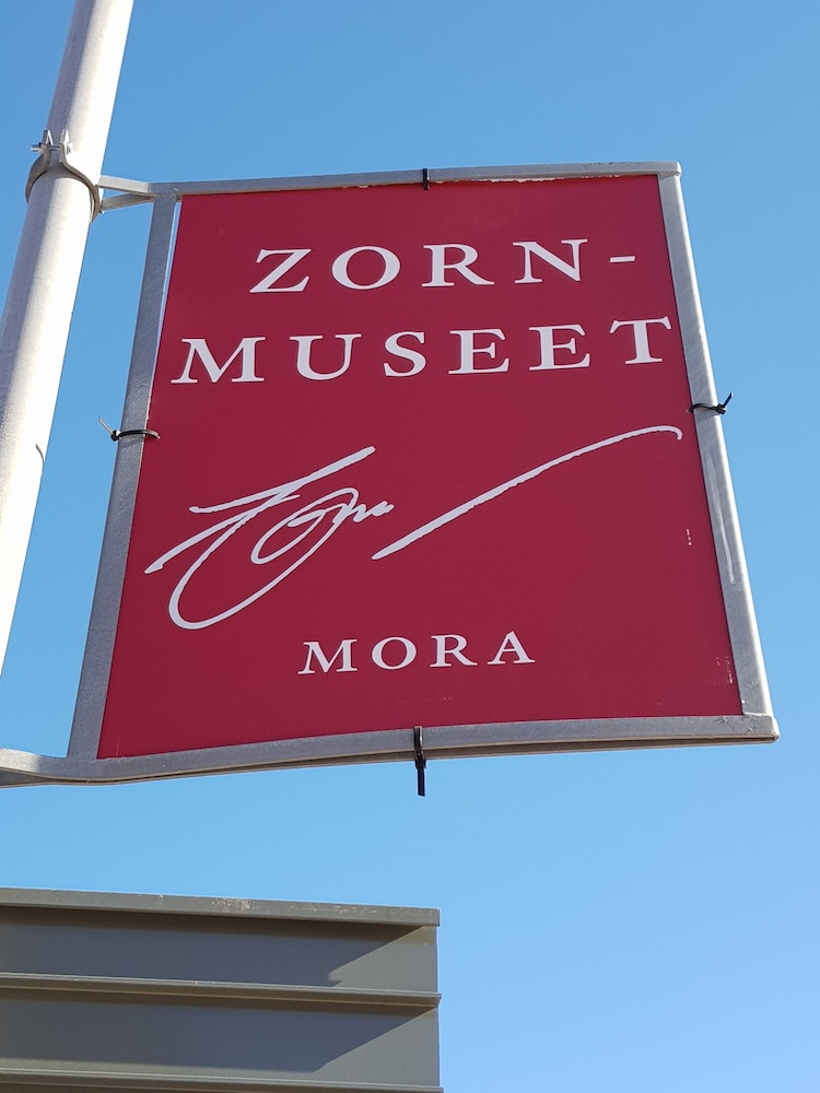 Hotel Bishops Arms Mora 3/44