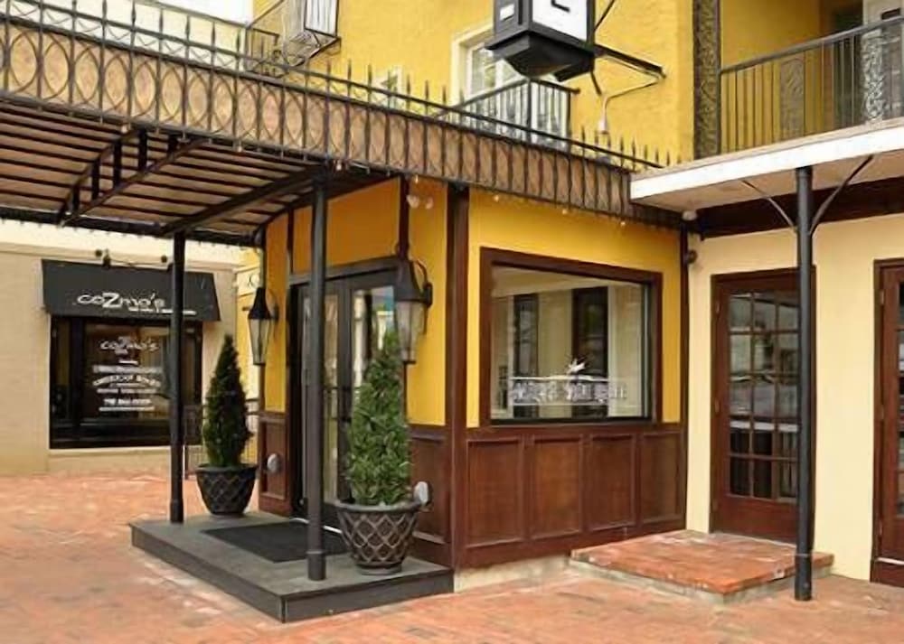 American Hotel 2/44
