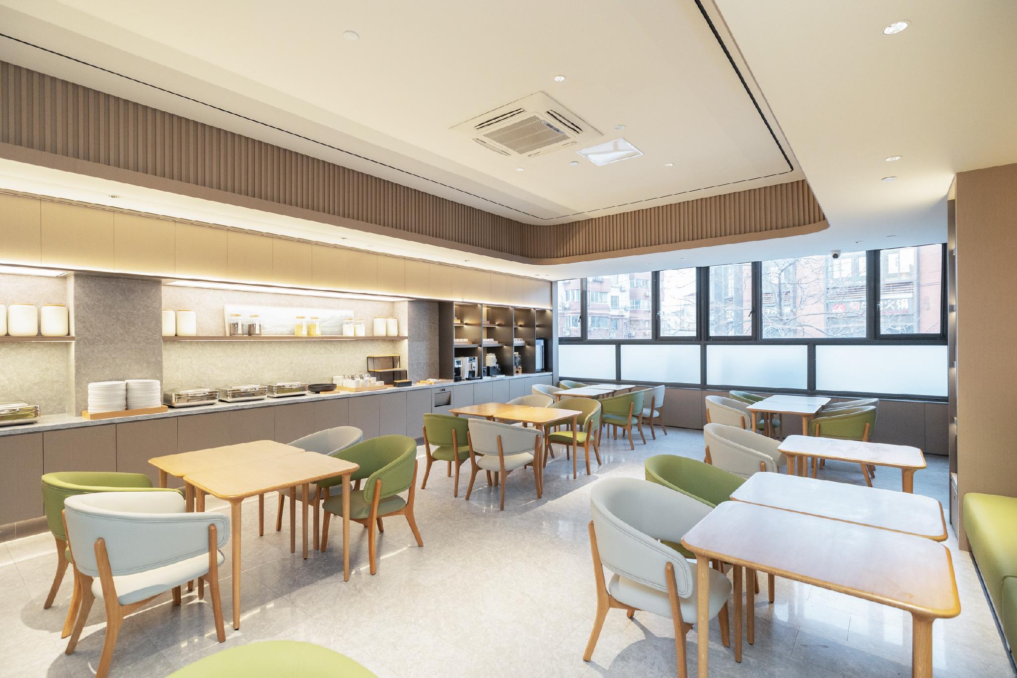 7 Days Inn (Shanghai Yichuan Road) 49/58