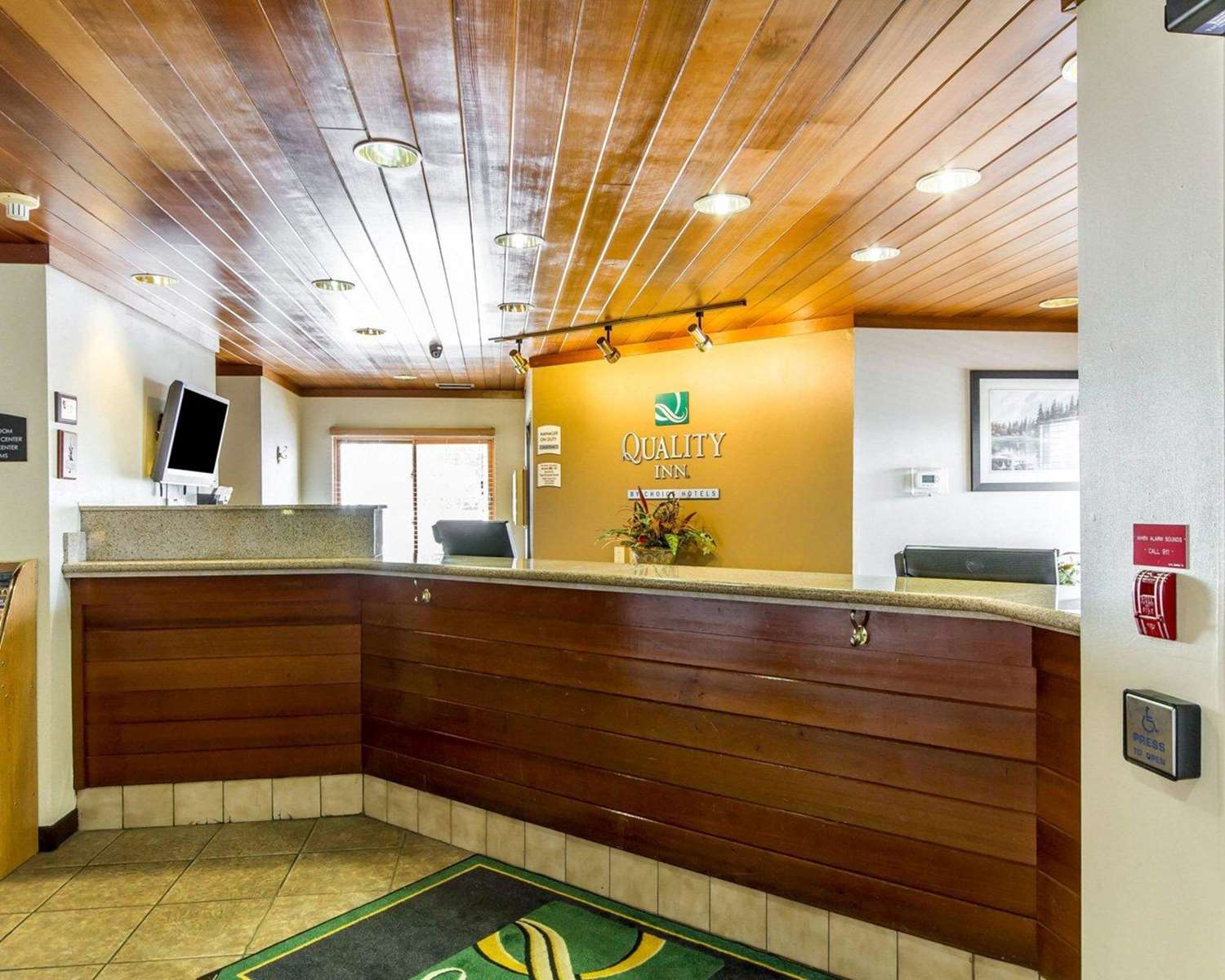 Quality Inn La Crosse North 2/24