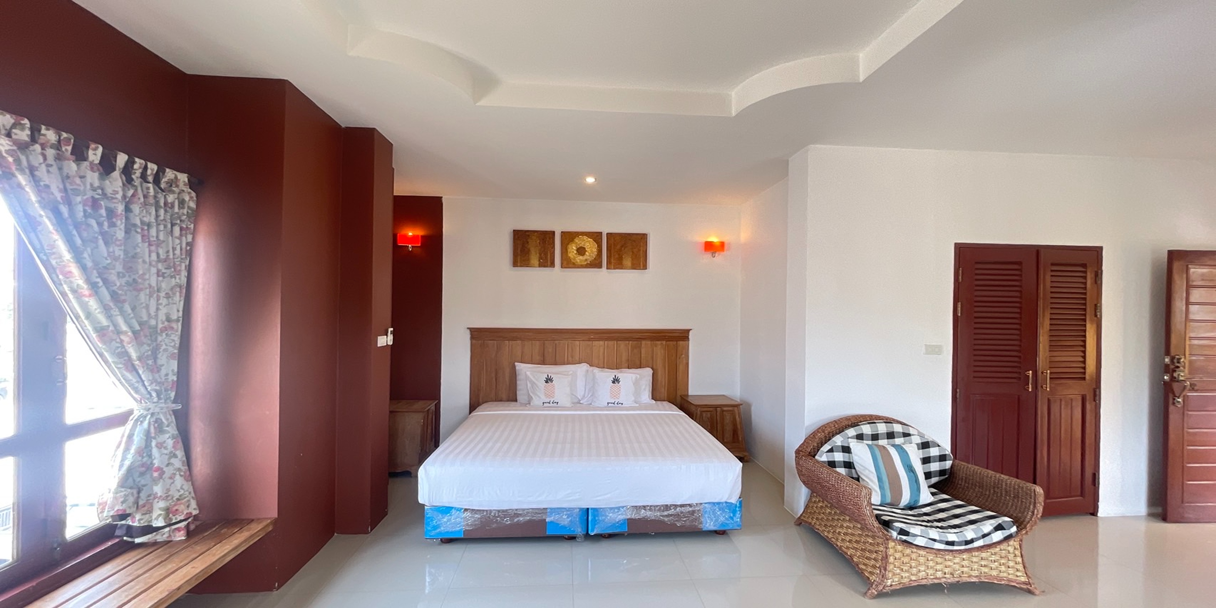 جناح، Yellow Tique Hotel 6/10