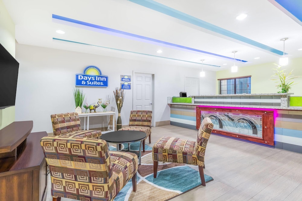 Days Inn & Suites by Wyndham Madisonville 24/35