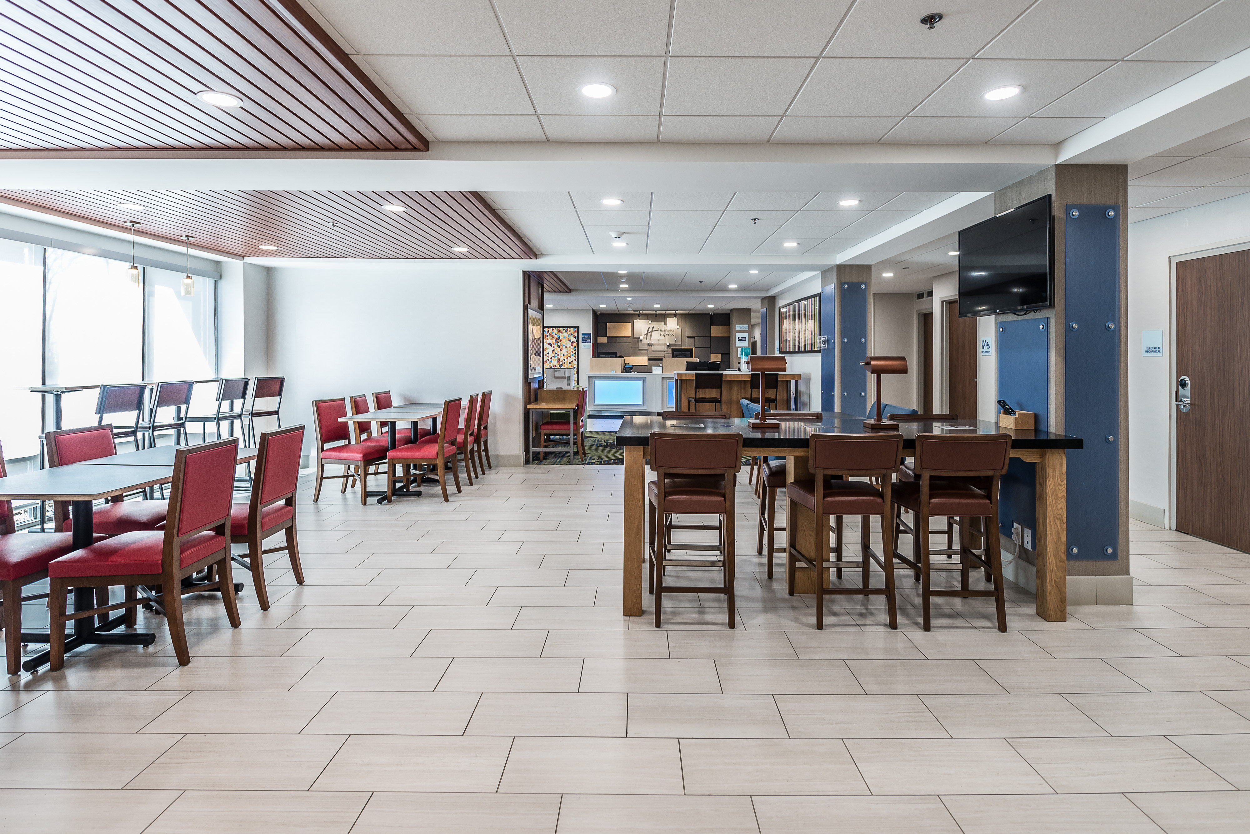 Holiday Inn Express Flint-Campus Area 49/65