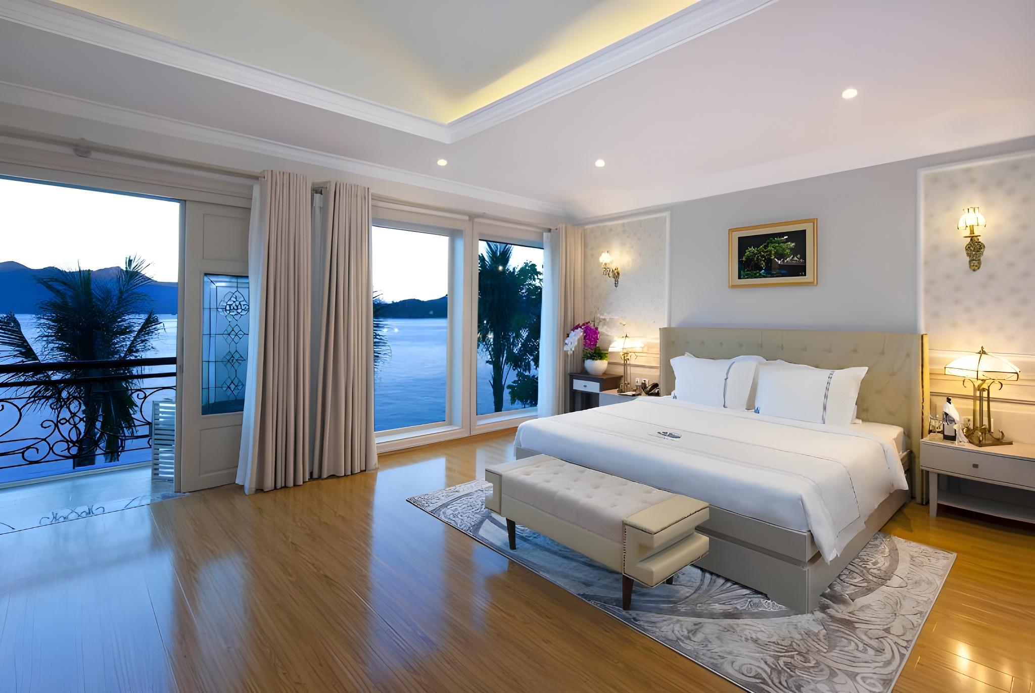 Executive, Suite, Queen Bed