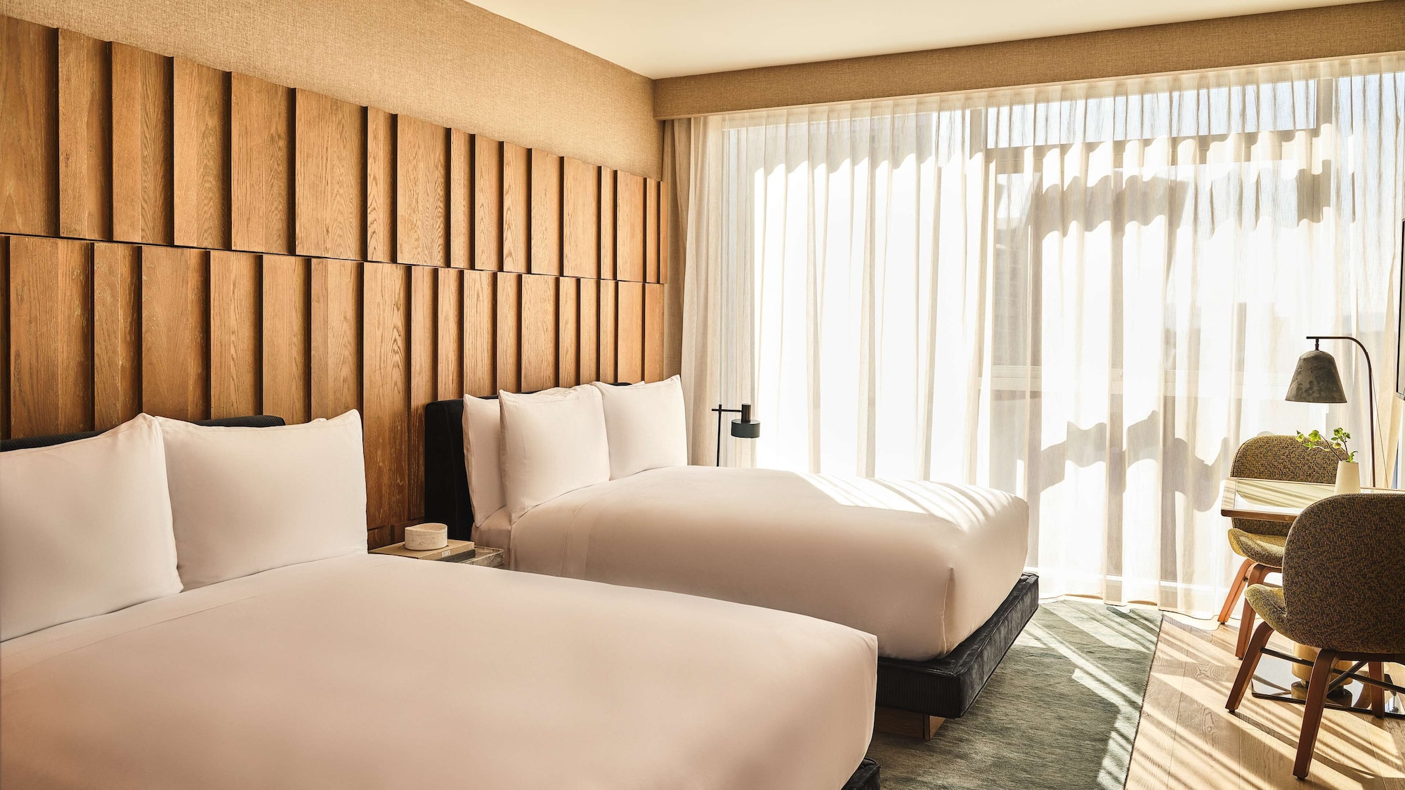 DELUXE, 2 DOUBLE BEDS