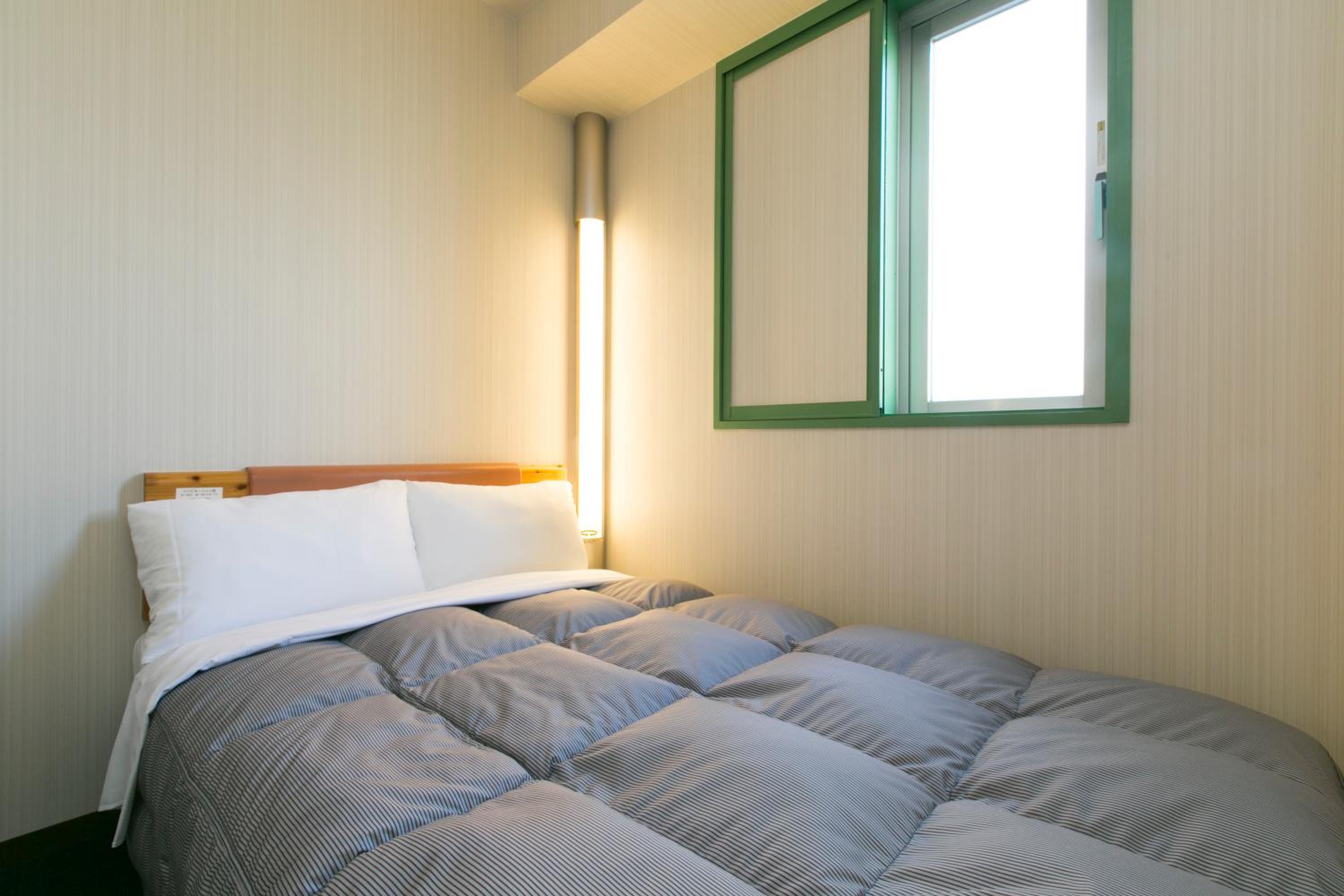 ROOM, SEMI DOUBLE BED