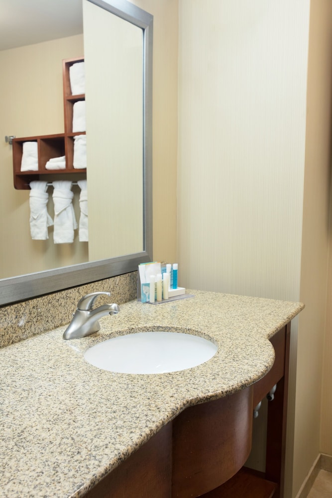 Hampton Inn & Suites Chicago Deer Park 26/44