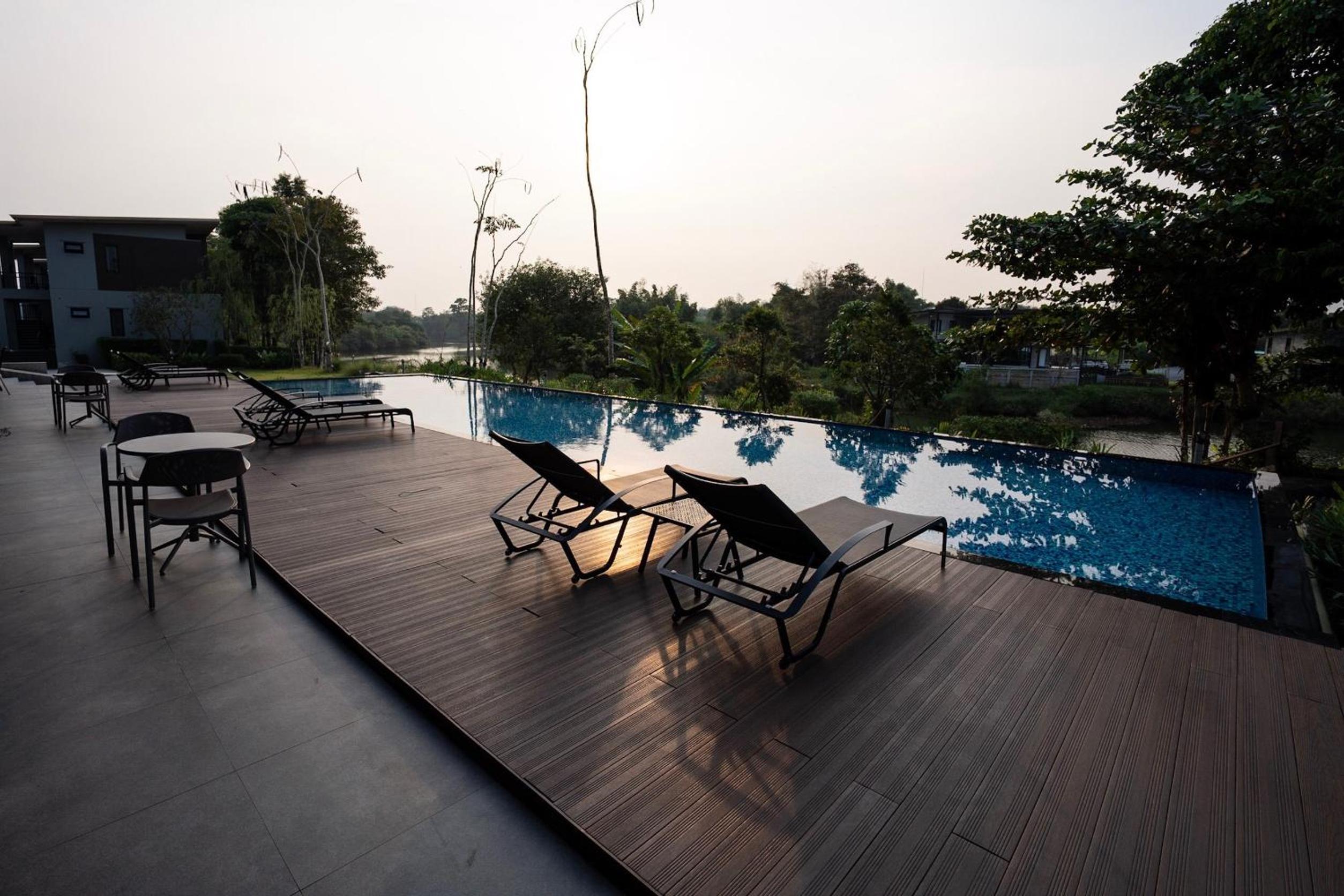 Riverawan Hotel 54/73