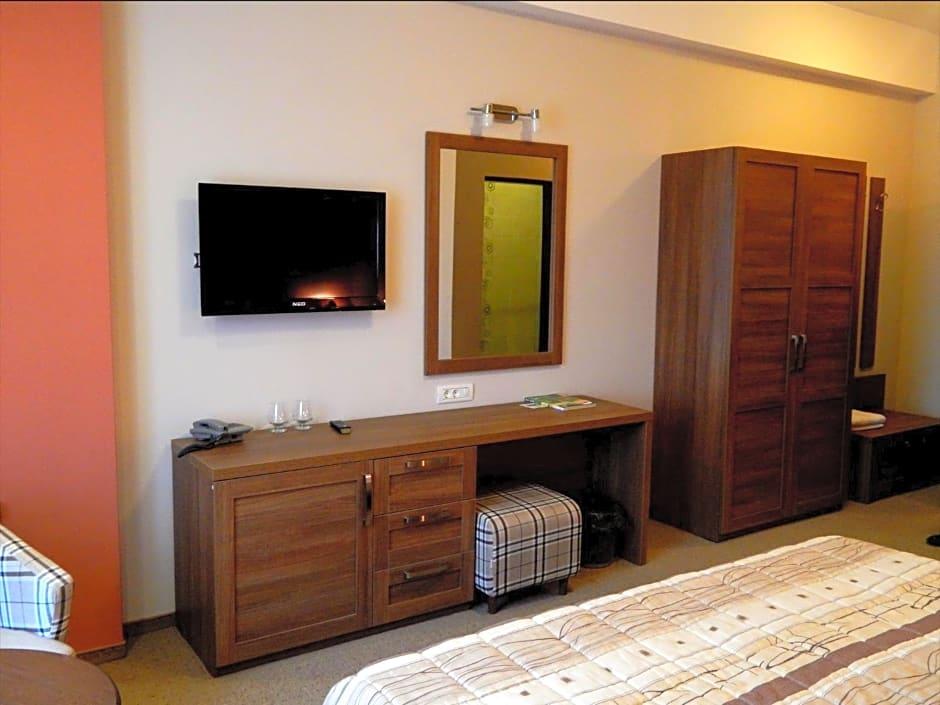 Emka Hotel 24/32