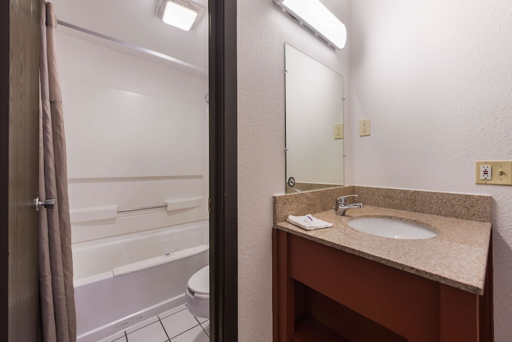 Motel6 Saint Paul, MN - I-94 52/54