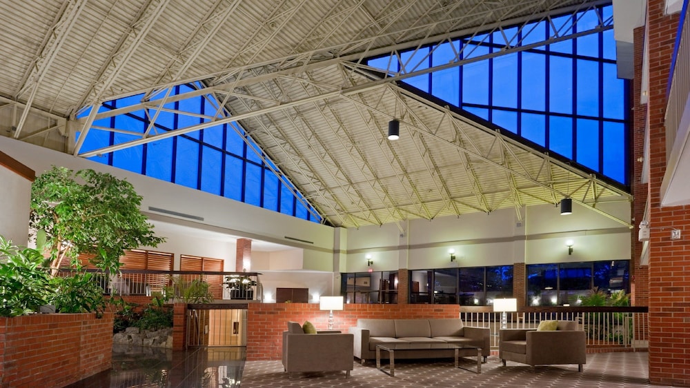 Holiday Inn Oakville Centre 34/81