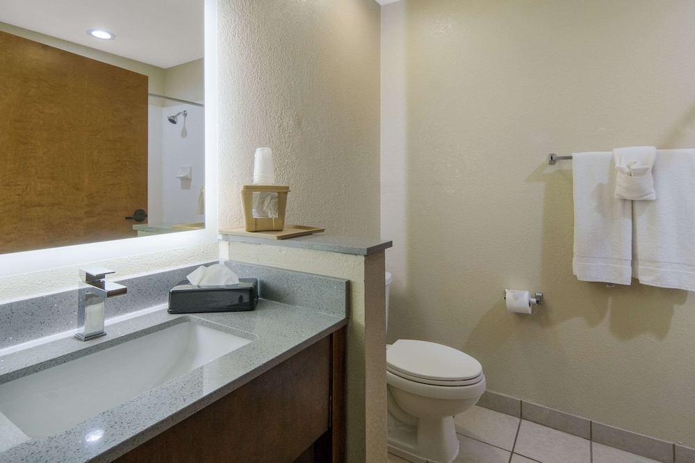 Quality Inn and Suites Roanoke Fort Worth North TX 46/46