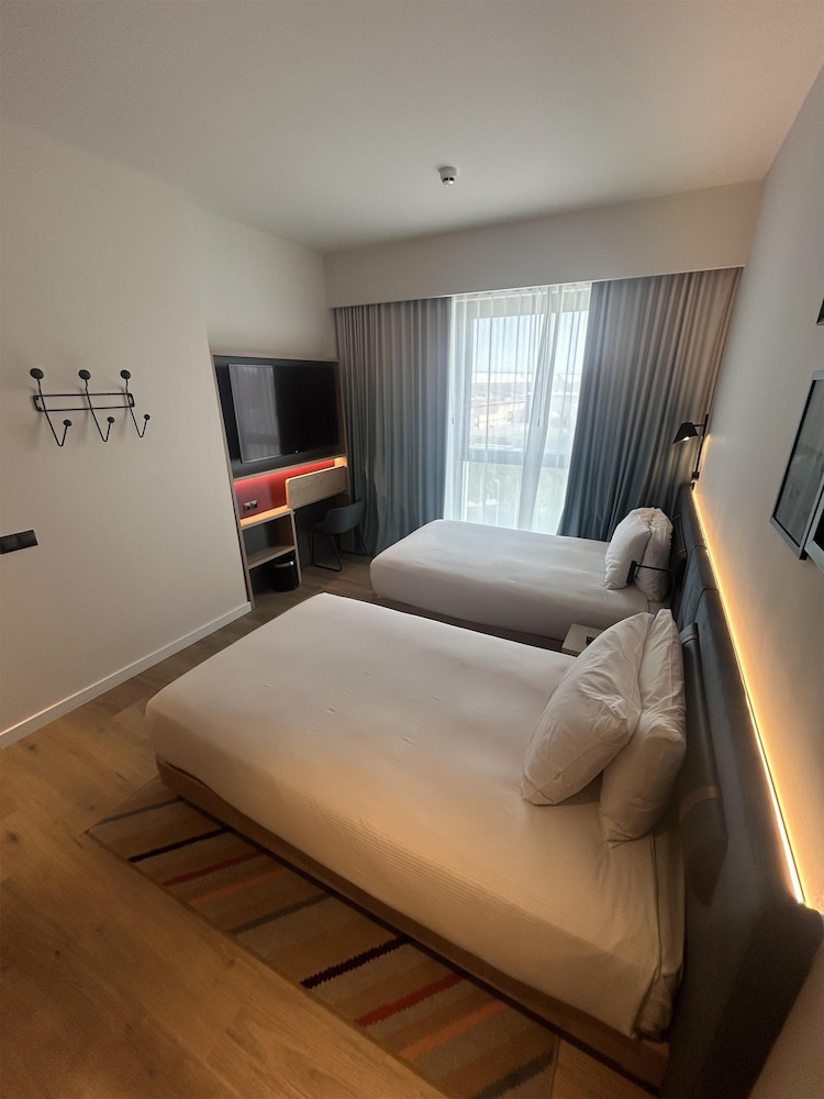 ROOM, TWIN BEDS