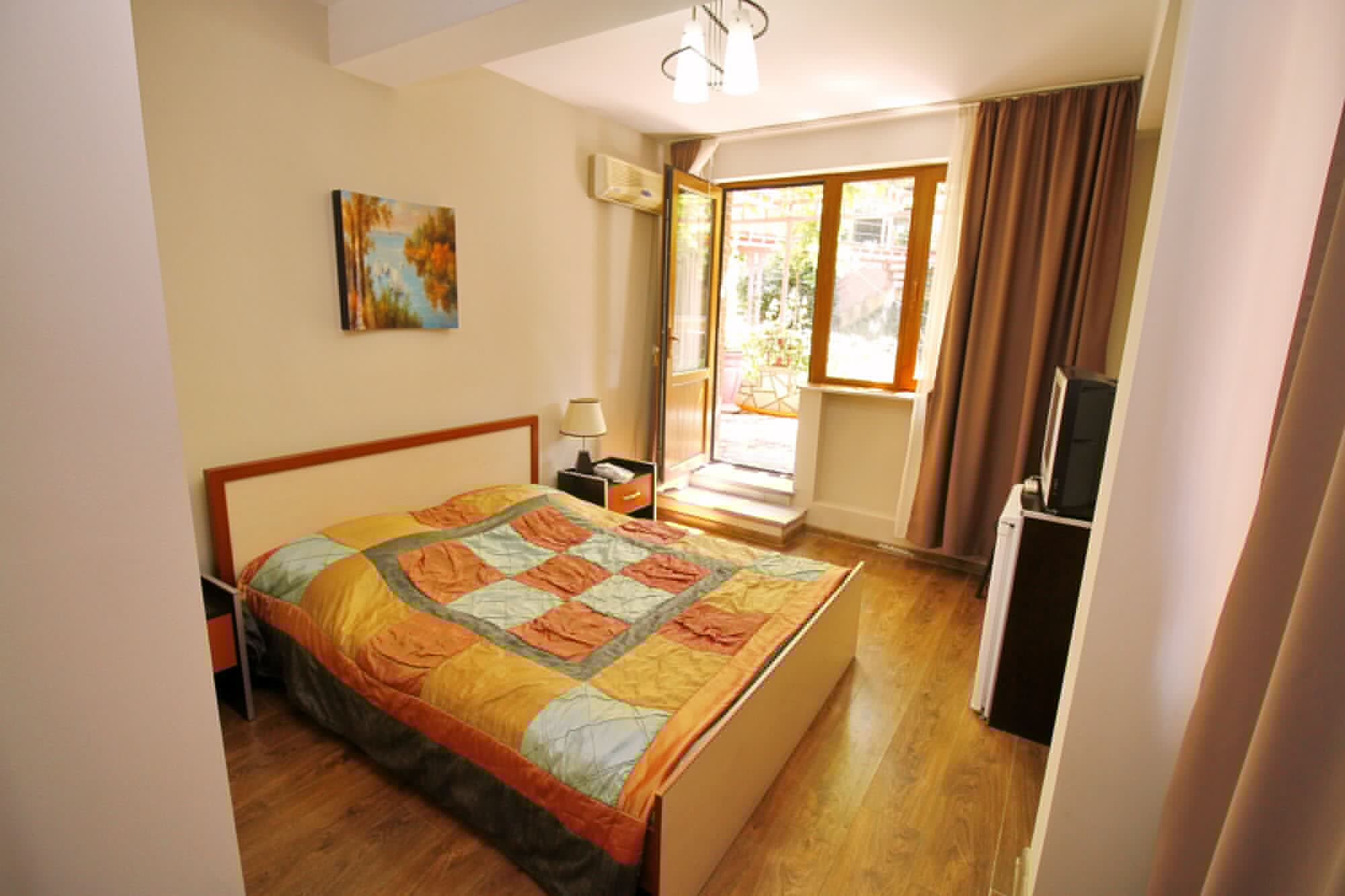 STANDARD, DOUBLE OR TWIN BED