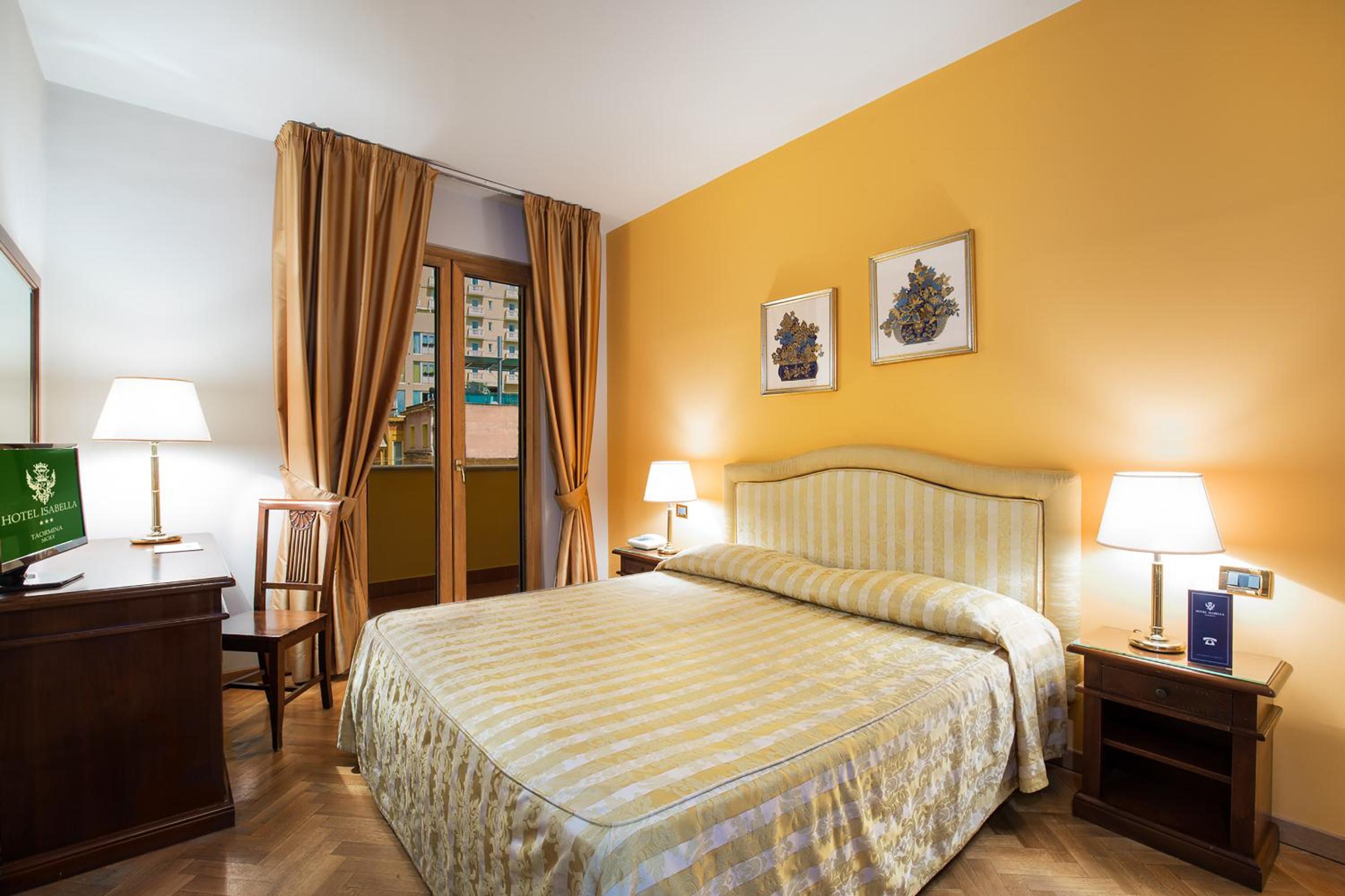 CLASSIC, DOUBLE OR TWIN BED, BALCONY