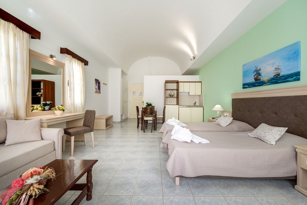 Scorpios Beach Hotel 24/63