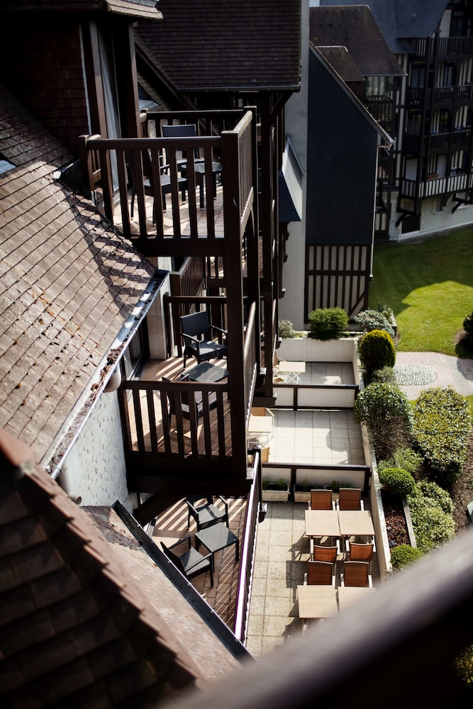 Mercure Deauville Centre 62/71