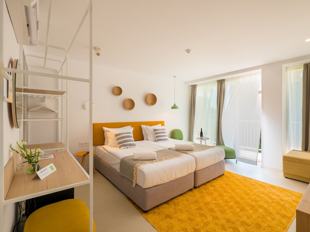 ibis Styles Golden Sands Roomer Hotel 8/45