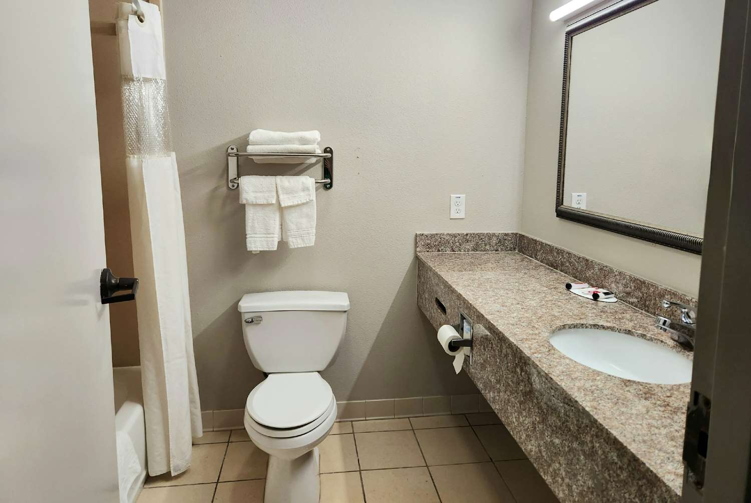 Days Inn by Wyndham LaPlace- New Orleans 29/33
