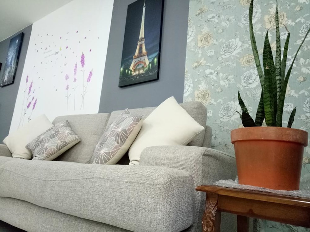 Aeon Tebrau Homestay & Hotel 38/62