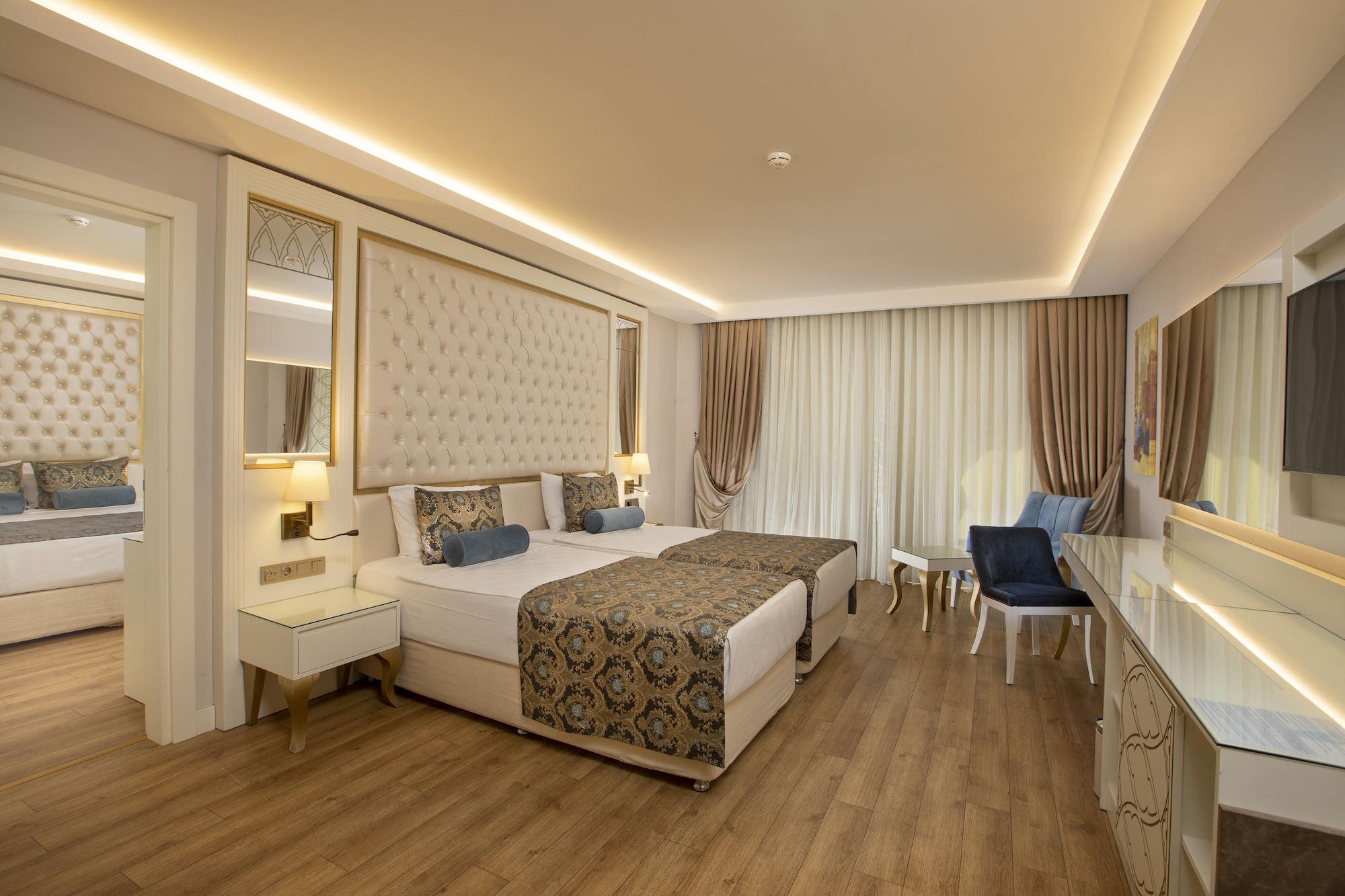 2 Bedrooms, Family, Double and Twin Beds, 2 Bathrooms