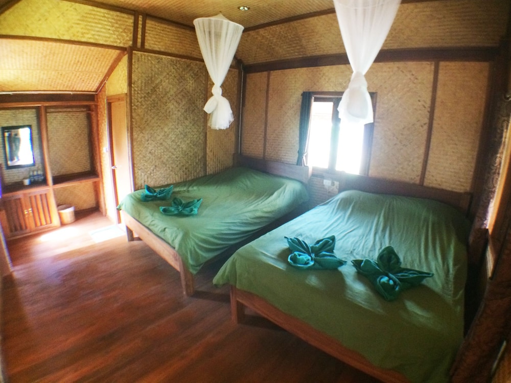 Pai Country Hut 12/50