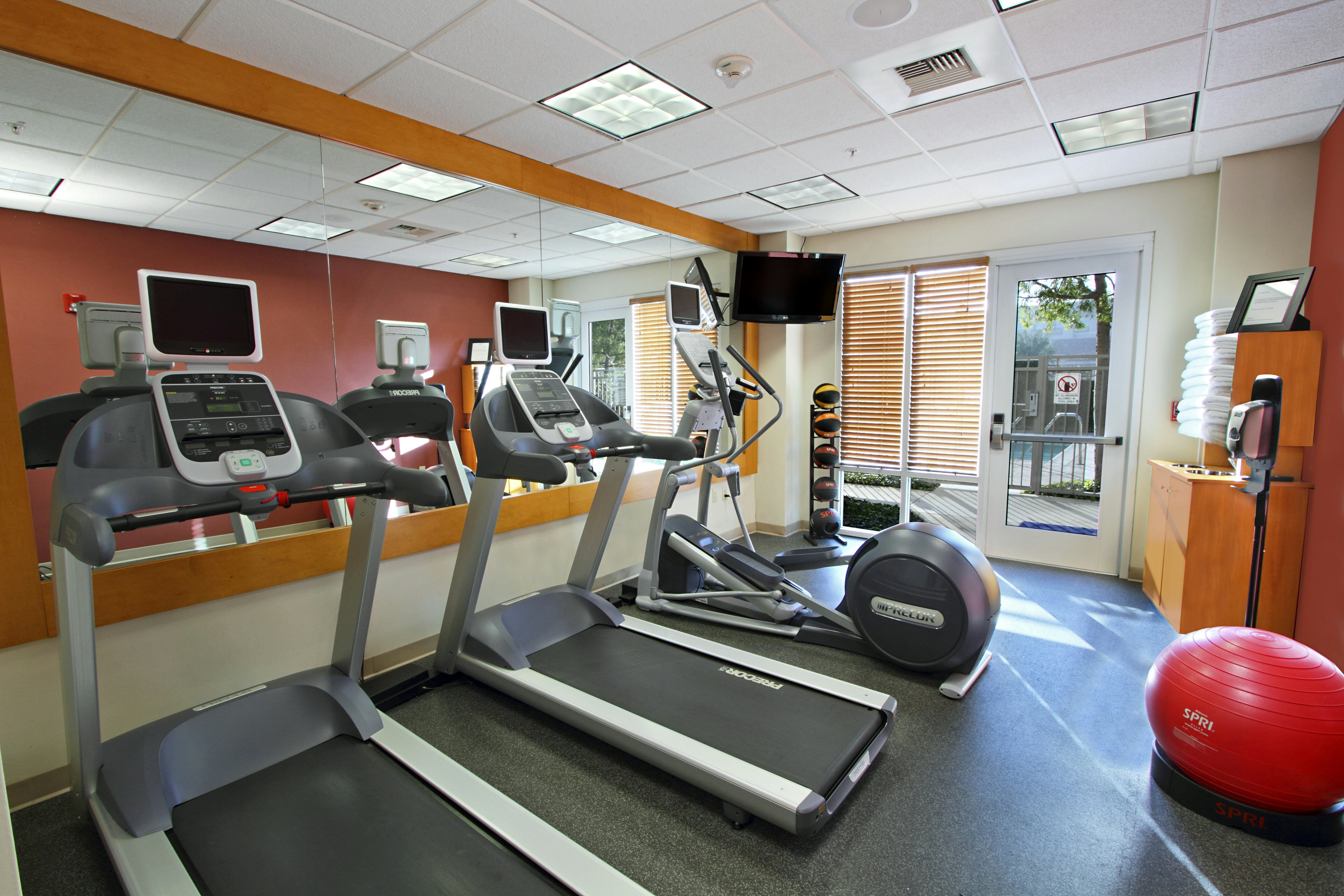 Hilton Garden Inn Oxnard Camarillo 33/60