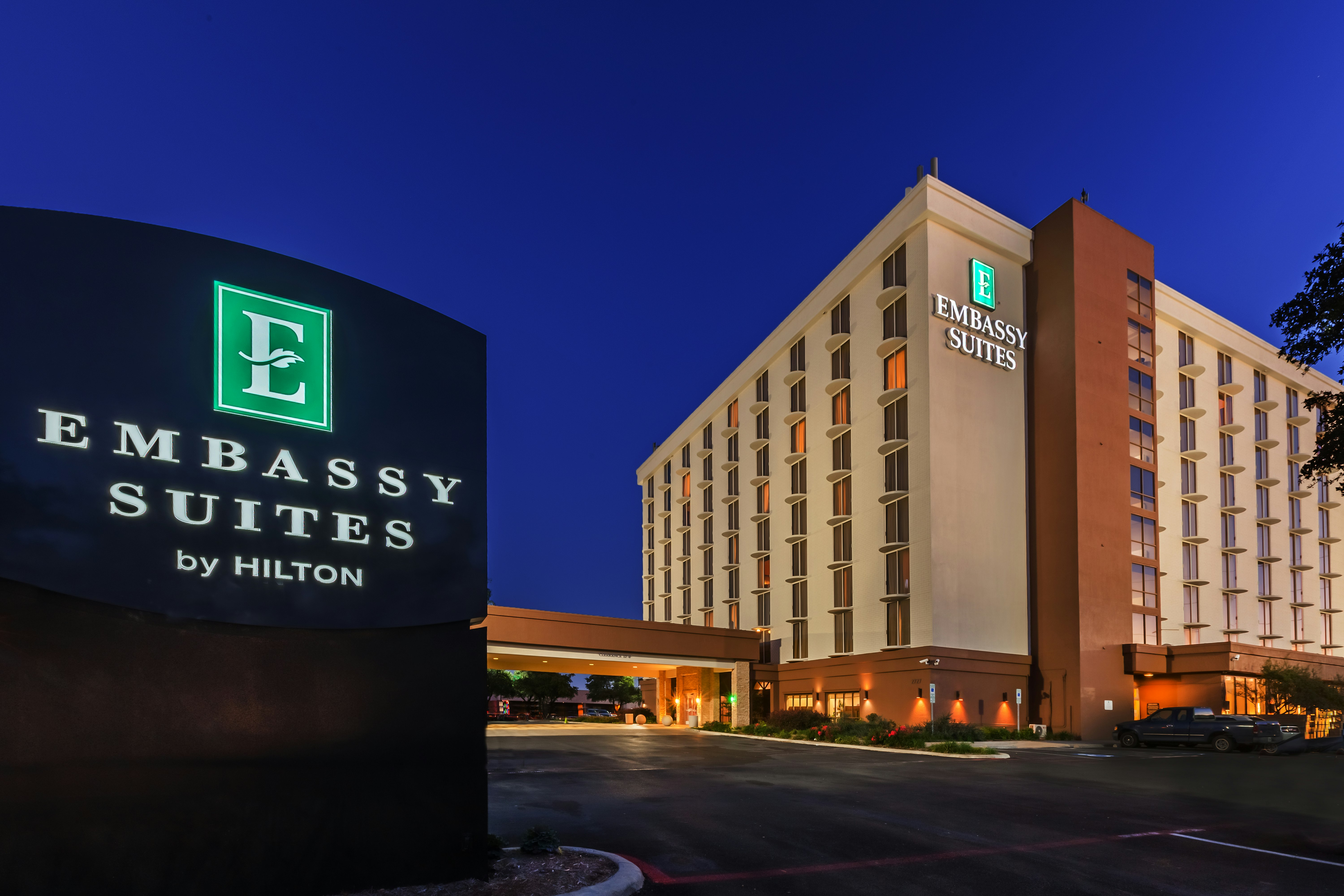 Embassy Suites by Hilton Dallas Market Center 6/72