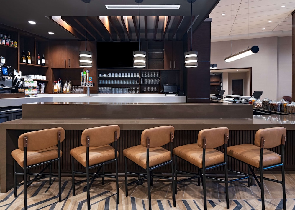 Hyatt Place Austin / Lake Travis / Four Points 4/55