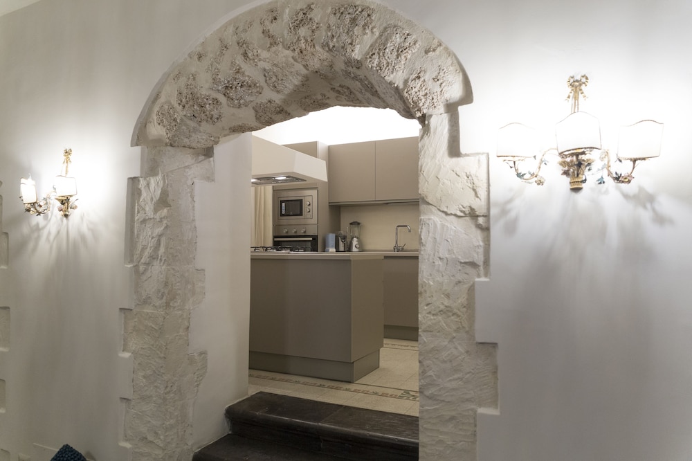 San Carlo Suites 2/50