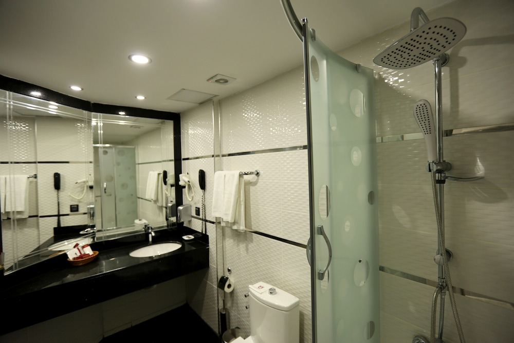 Prestige Hotel 48/49