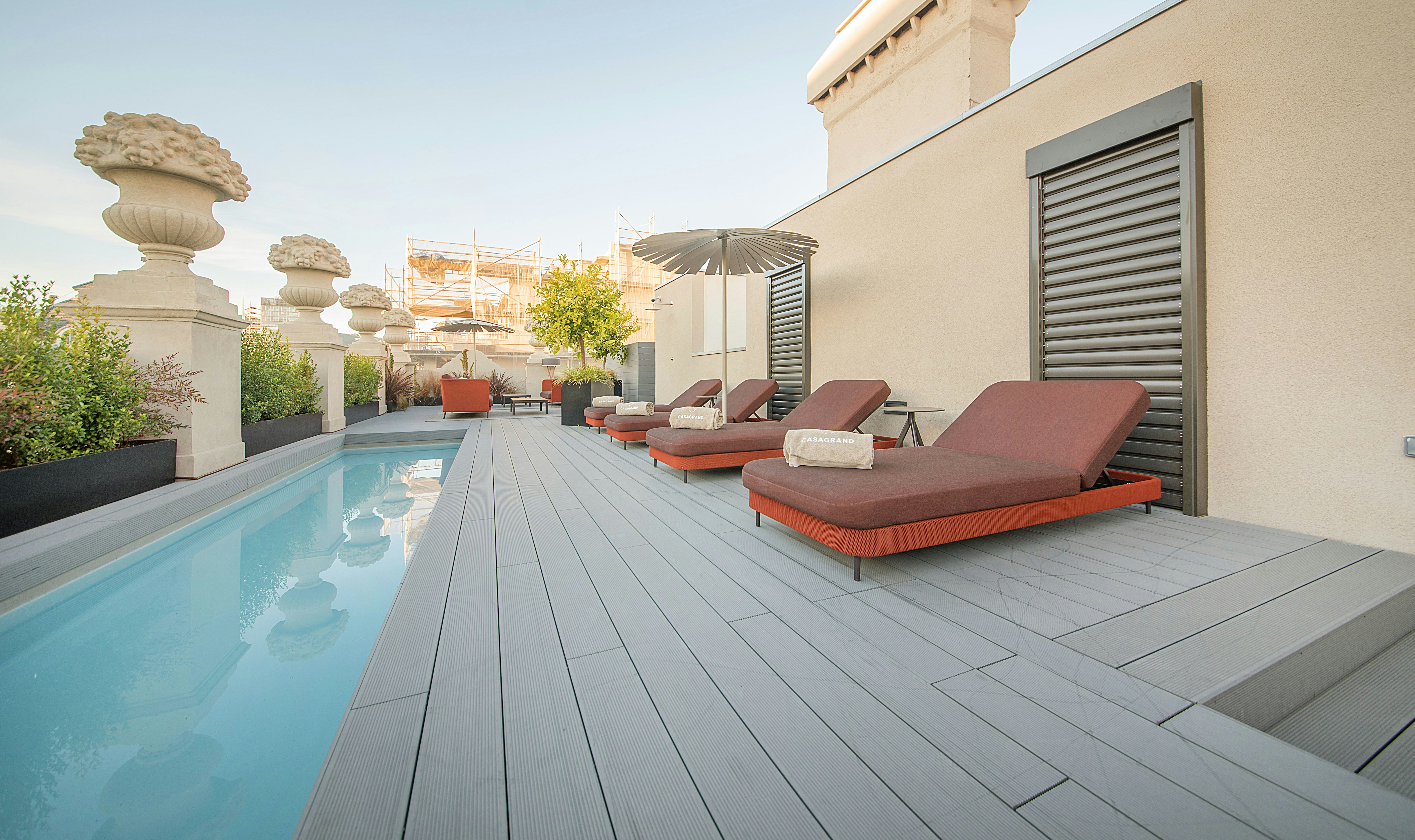 CASAGRAND LUXURY SUITES 30/76