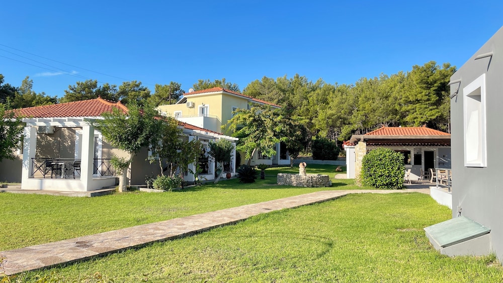 Zeus Hotel Ireon 23/42