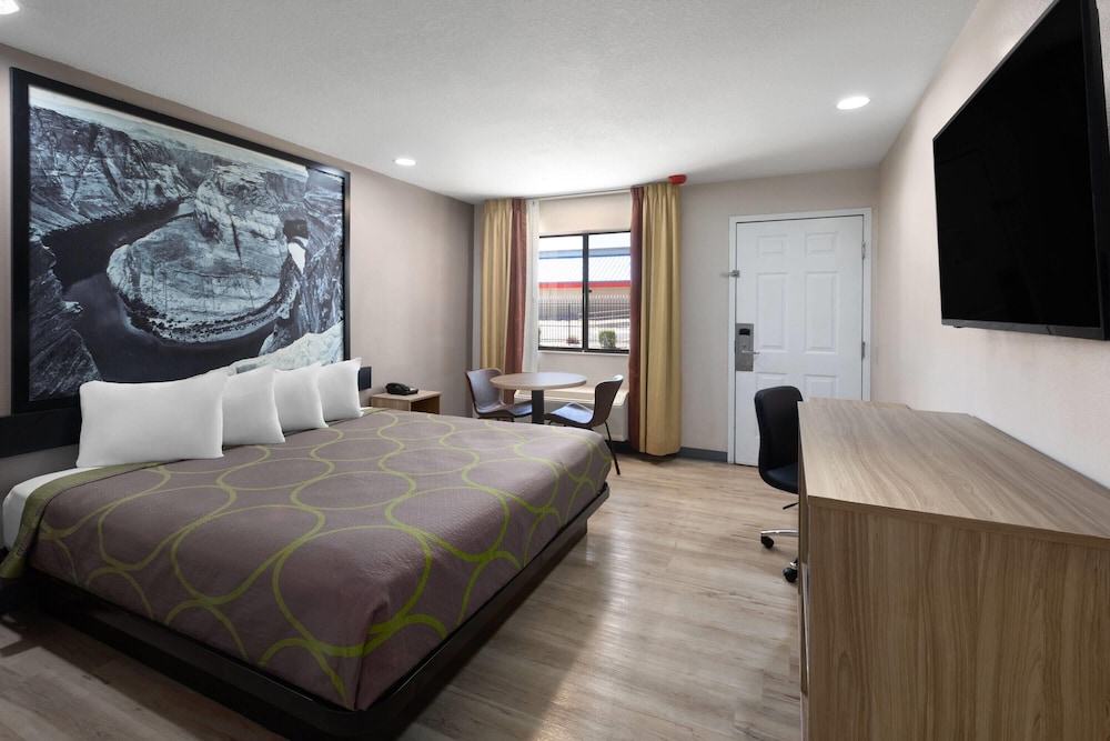 Super 8 by Wyndham Tucson/Grant Road Area AZ 6/50