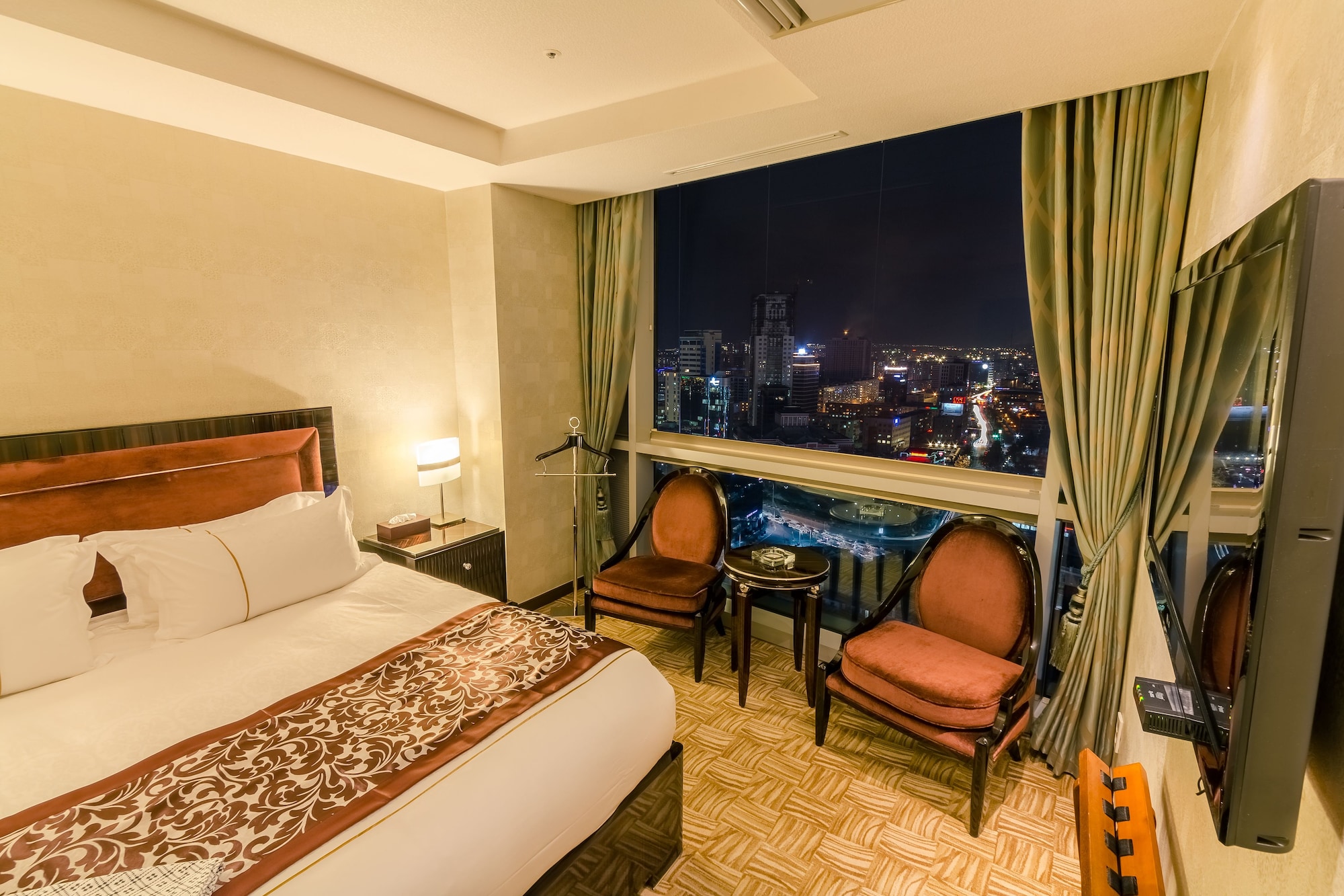 Presidential, Suite, King and Queen Bed