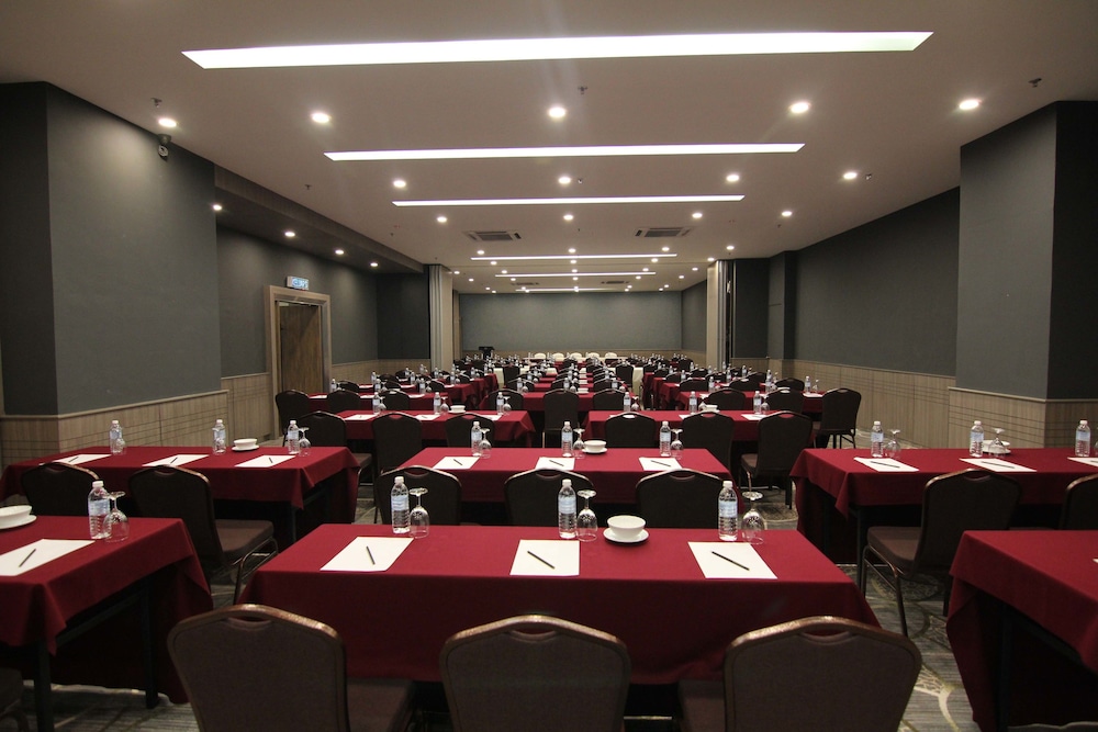 Nexus Regency Suites & Hotel 66/69