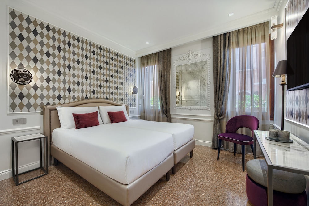ROOM, TRIPLE