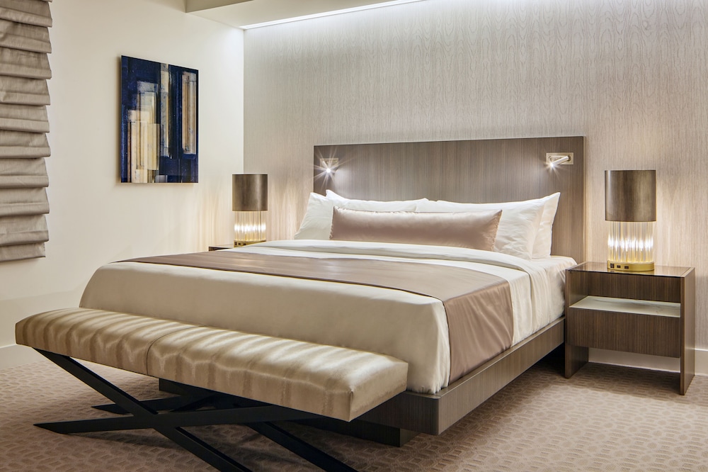 PREMIUM, SUITE, KING BED, CITY VIEW, SOFA