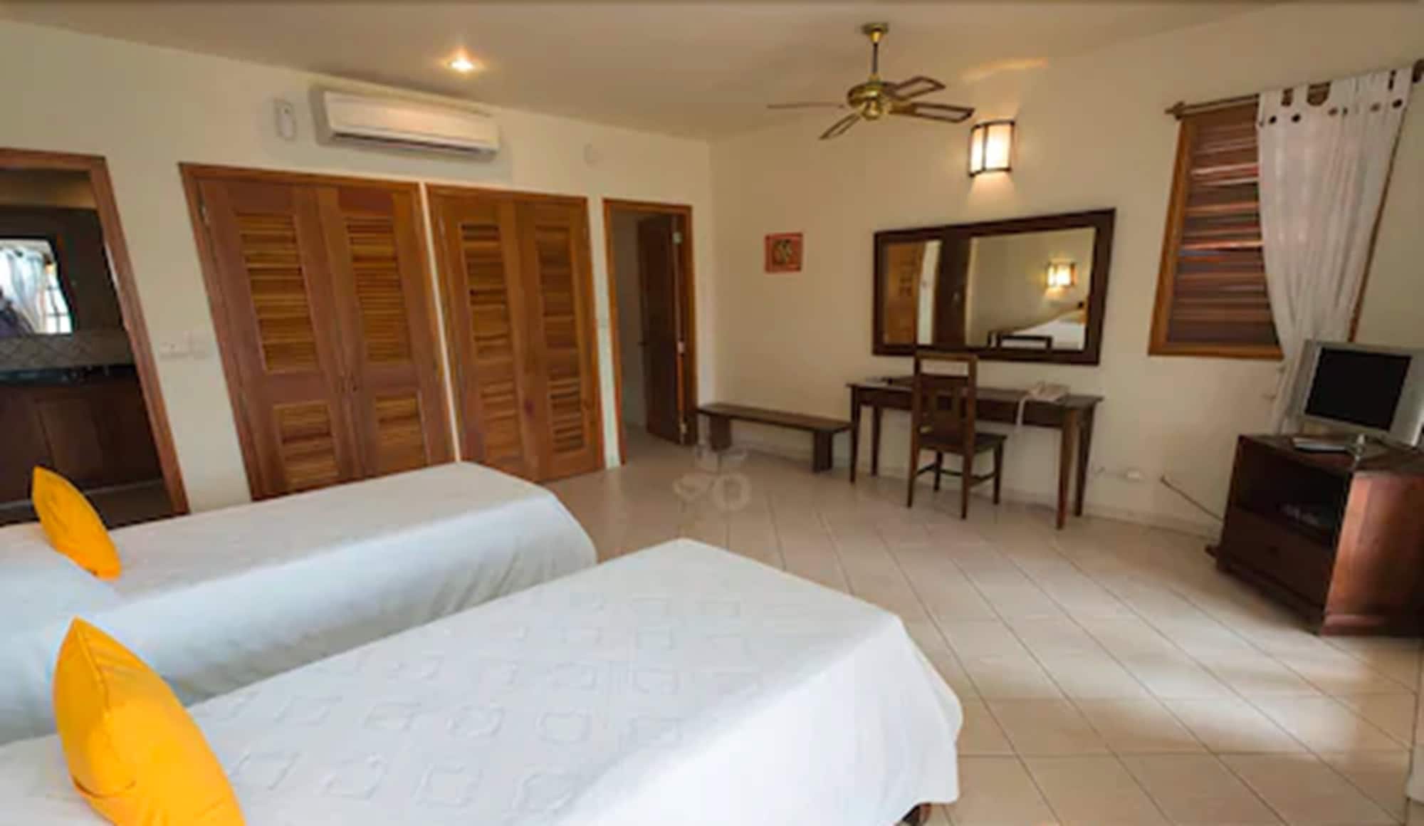 STUDIO, GARDEN VIEW, KITCHENETTE