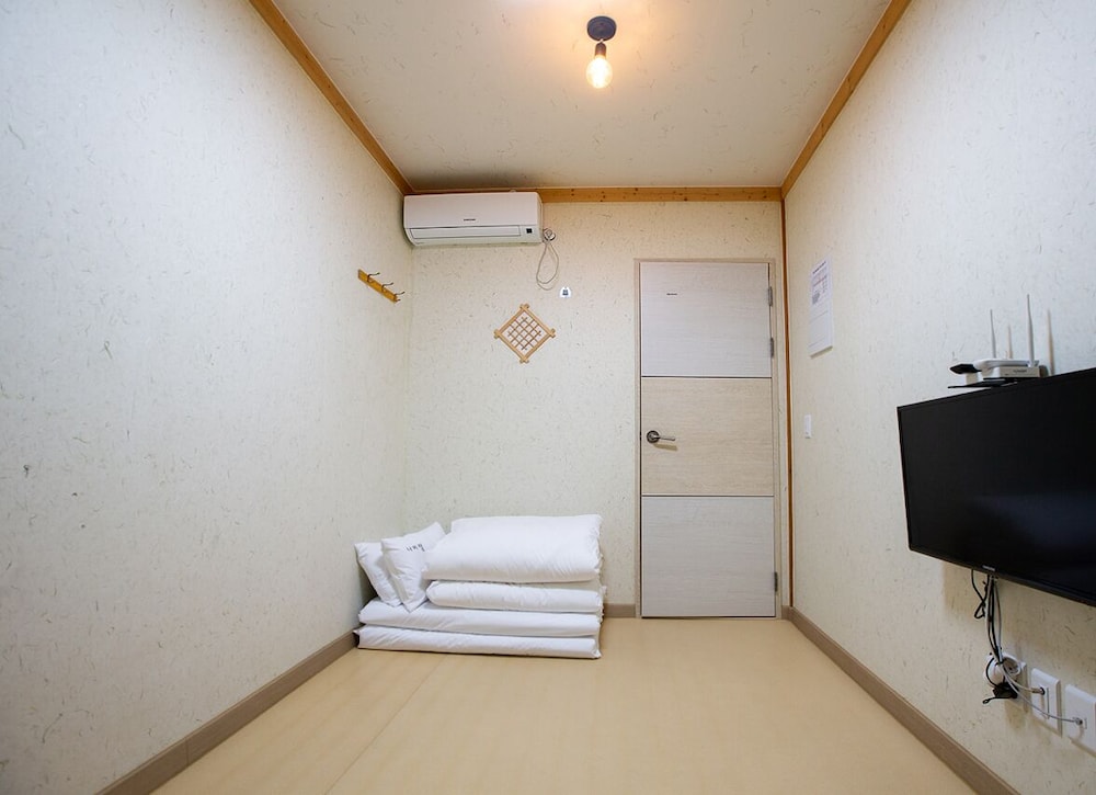 Nabijam Hanok Hotel 61/61