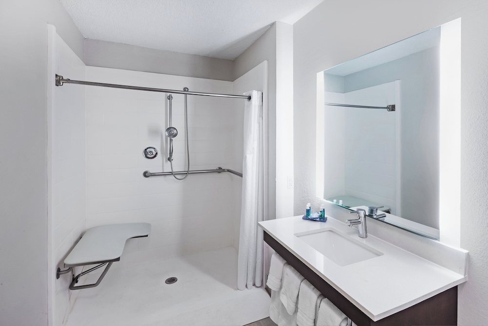 Holiday Inn Express and Suites Houston - Memorial Park Area 45/45