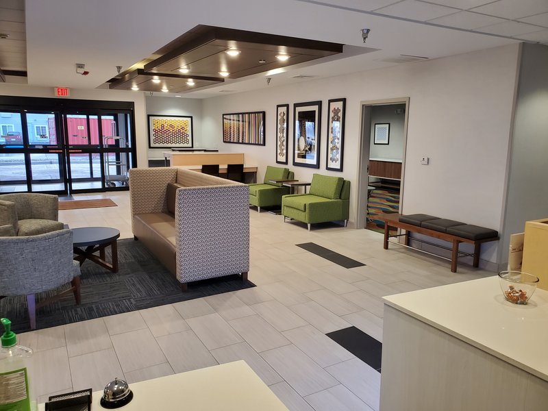 Holiday Inn Express and Suites - Junction City, Kansas 20/35